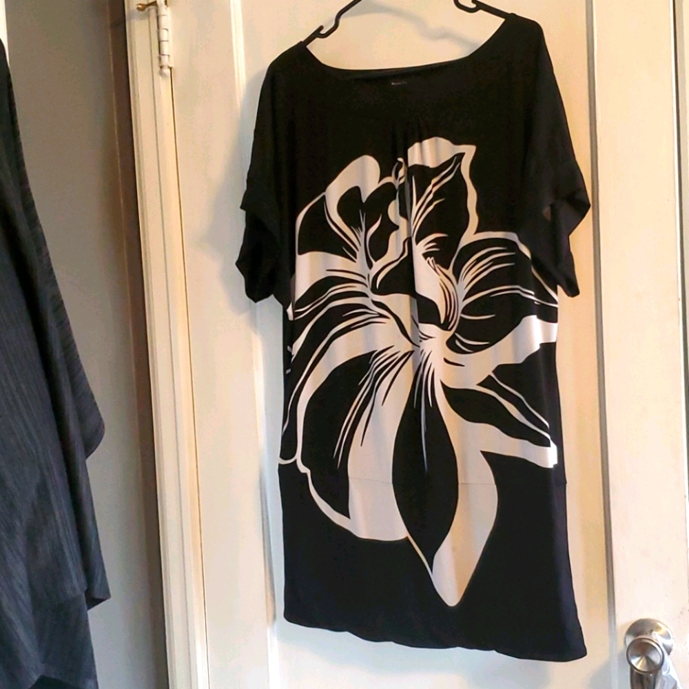 Flower print scoop necked dress